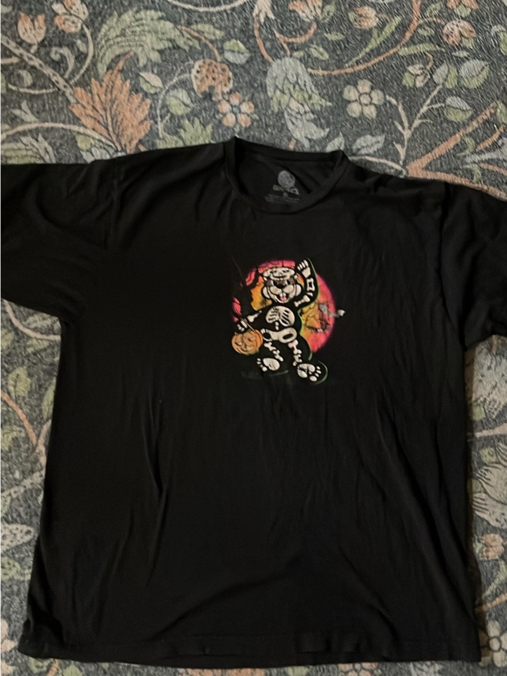 Men's Black Short-Sleeve Tee with Multicolor Tiger Graphic